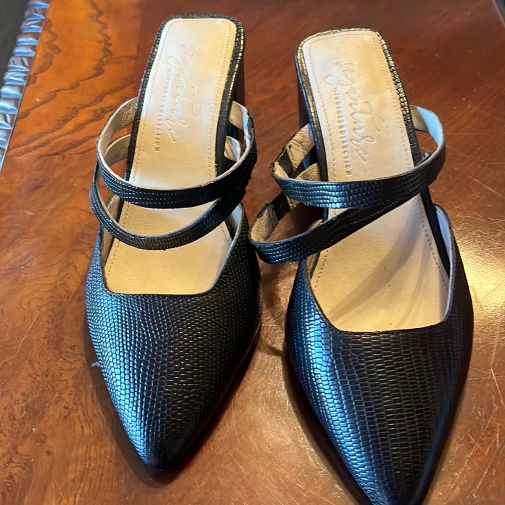 Signature by Journey Collection, NEW, 6, leather,  2 1/2 “ heel